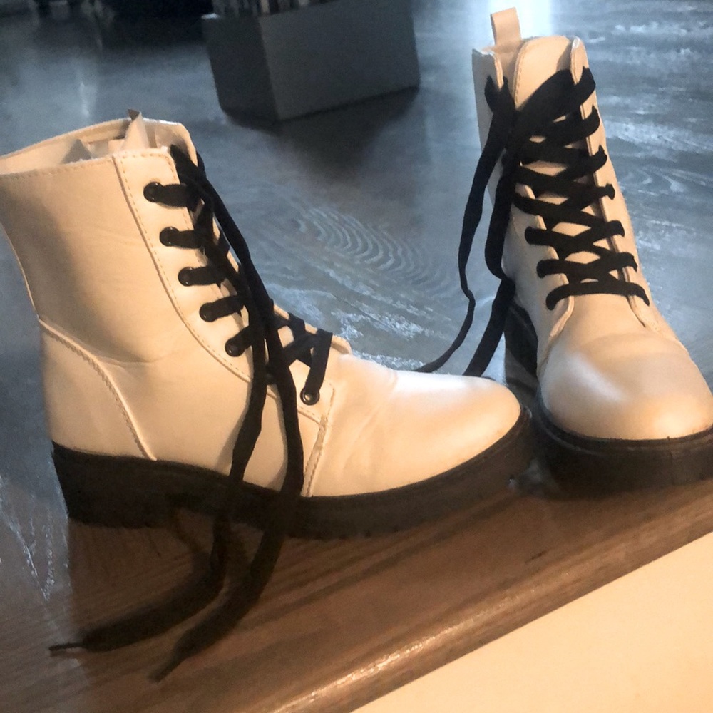 White stylish lace up boots,almost new (1  time worn) in box,excellent condition